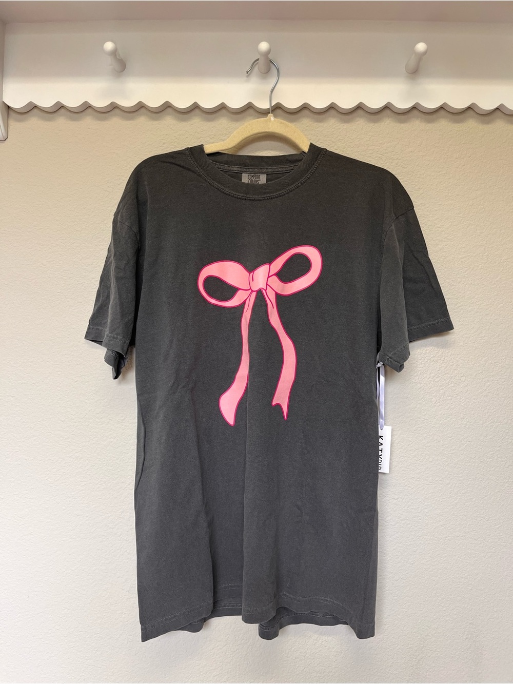 Women’s Tee with Pink Bow - dark grey